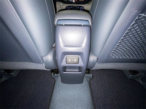 Used 2024 Hyundai Venue Limited image 28