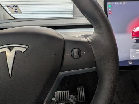 Used 2022 Tesla Model Y Performance image 17