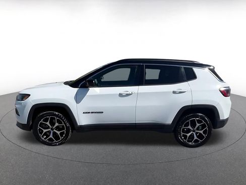 Used 2025 Jeep Compass Limited image 9