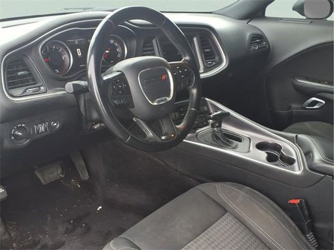 Used 2018 Dodge Challenger SXT image 8