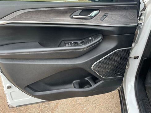 Used 2021 Jeep Grand Cherokee L Limited image 9