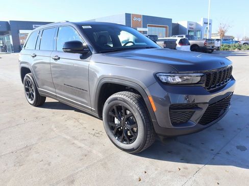 New 2025 Jeep Grand Cherokee Laredo image 1
