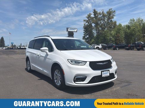 Used 2022 Chrysler Pacifica Touring-L FWD image 1
