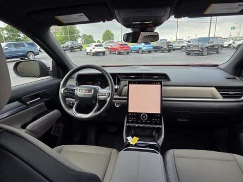 Used 2025 GMC Terrain Elevation w/ Elevation Premium Package AWD/4WD image 12