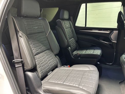 Used 2025 Cadillac Escalade Sport Platinum w/ LPO, ONYX Package AWD/4WD image 41
