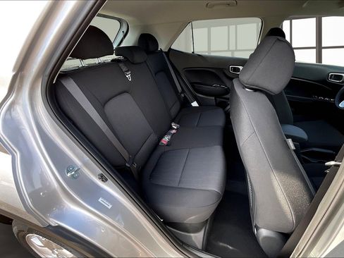 New 2025 Hyundai Venue SE image 10