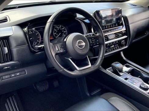Used 2024 Nissan Pathfinder SL AWD/4WD image 14