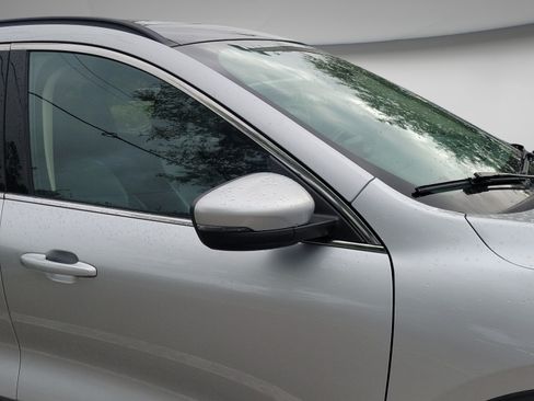 Used 2020 Ford Escape Titanium FWD image 17