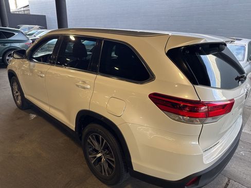 Used 2019 Toyota Highlander XLE image 6