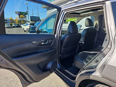 Used 2016 Nissan Rogue SL image 16