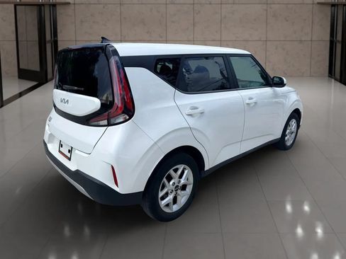 Used 2023 Kia Soul LX w/ LX Technology Package FWD image 3