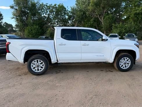 Used 2024 Toyota Tacoma SR5 AWD/4WD image 6