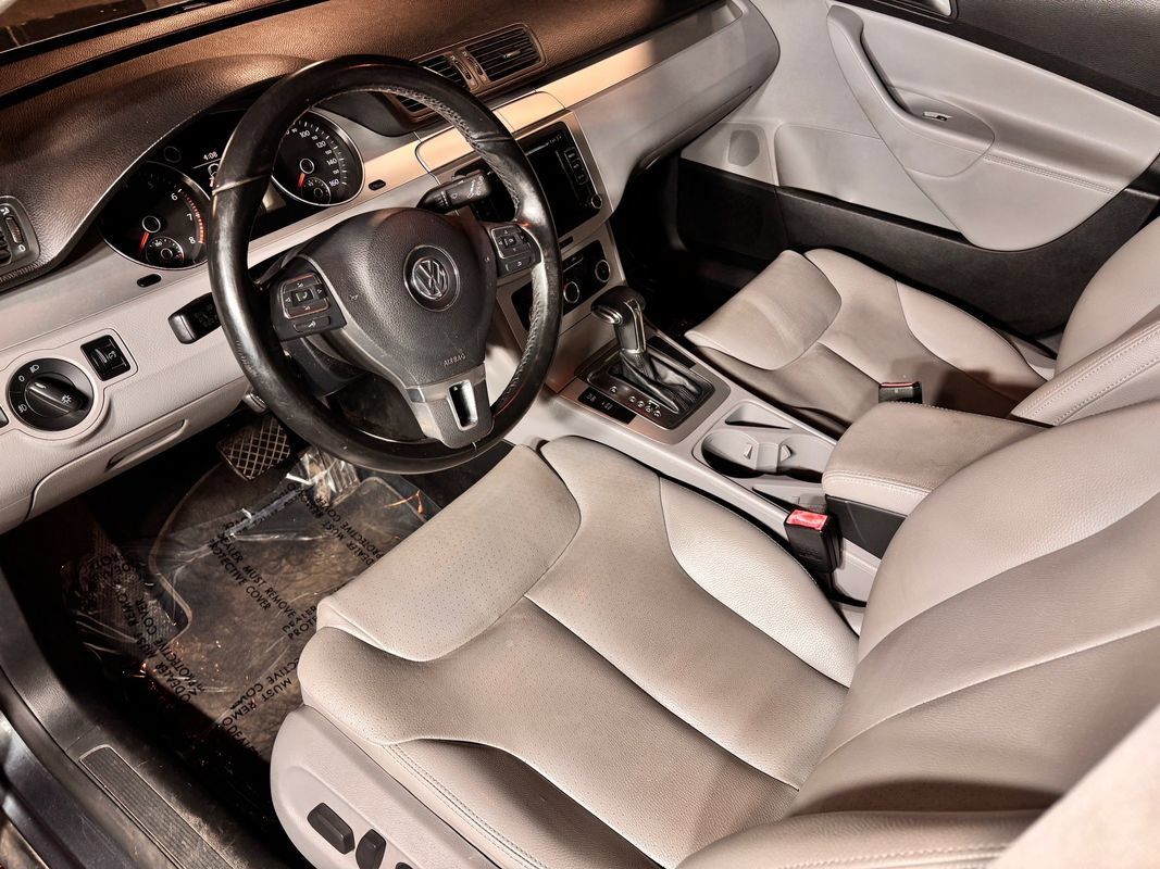 Used 2010 Volkswagen Passat Komfort FWD image 10