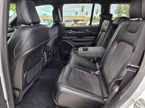 Used 2023 Jeep Grand Cherokee Altitude AWD/4WD image 14
