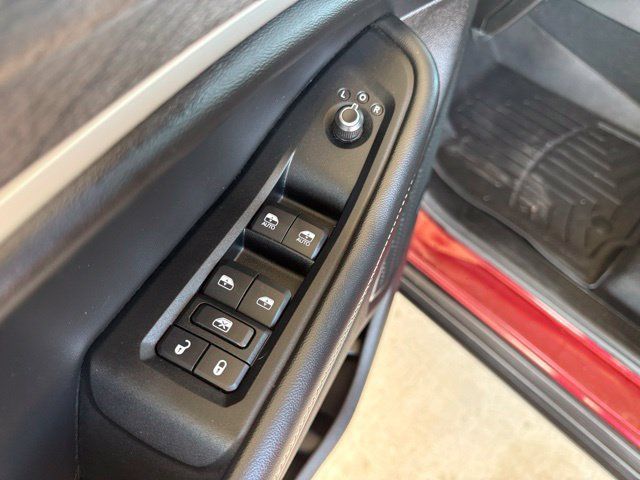 Used 2024 Jeep Grand Cherokee Limited w/ Black Appearance Package AWD/4WD image 14