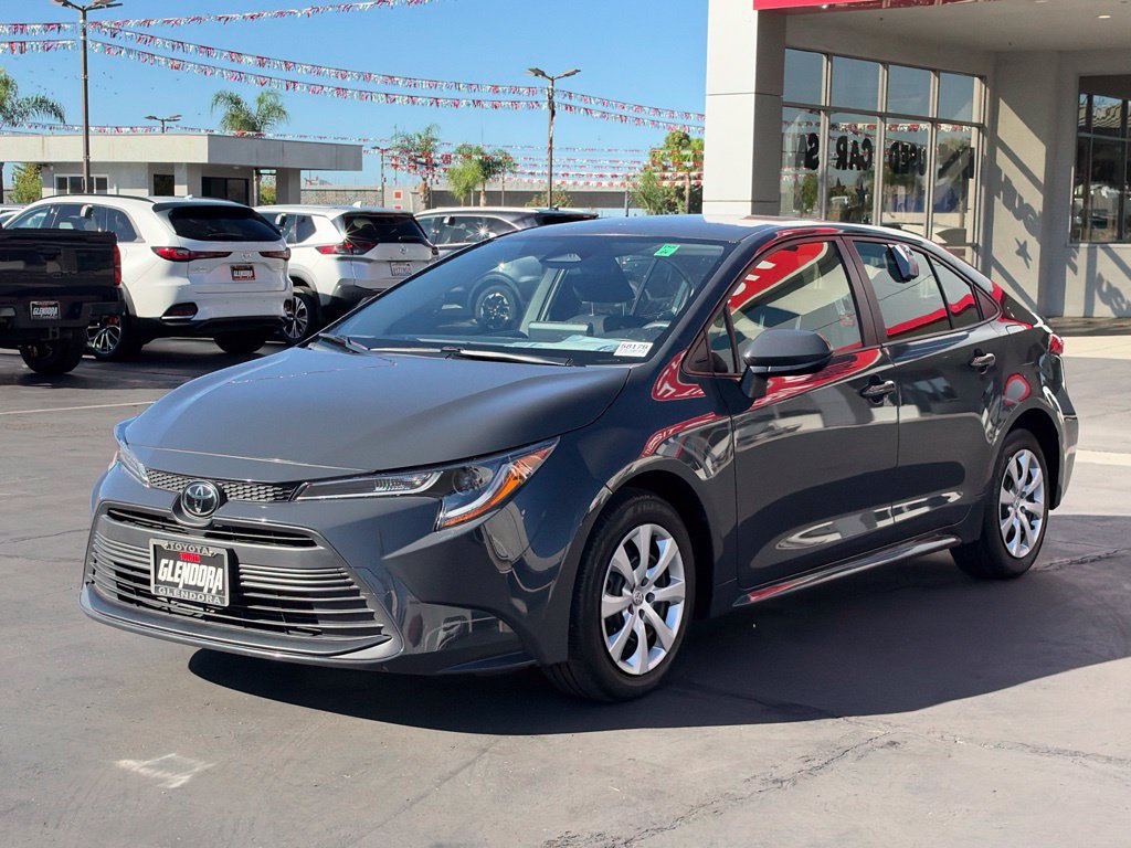 Used 2024 Toyota Corolla LE FWD image 5
