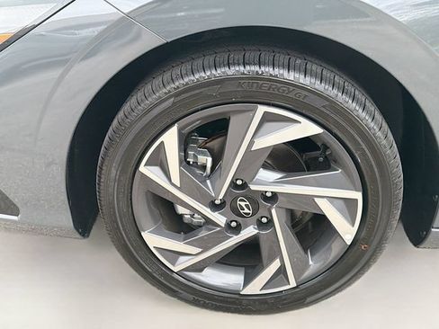 Certified 2026 Hyundai Elantra Limited FWD image 33