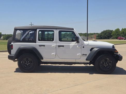 Used 2025 Jeep Wrangler Unlimited Sport AWD/4WD image 7