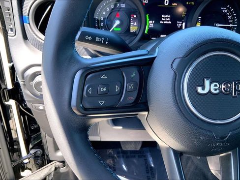 Used 2024 Jeep Wrangler Unlimited Rubicon 4xe AWD/4WD image 18