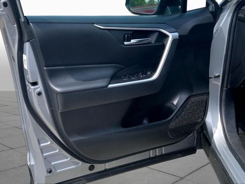 Used 2025 Toyota RAV4 XLE FWD image 21