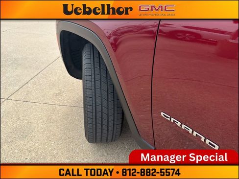 Used 2023 Jeep Grand Cherokee Limited w/ Trailer Tow Prep Group (B) AWD/4WD image 21