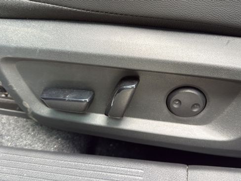 Used 2025 Nissan Rogue SV AWD/4WD image 13
