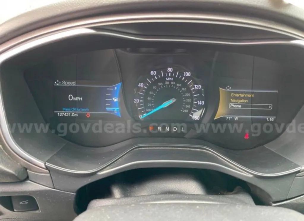 Used 2019 Ford Fusion SE FWD image 18