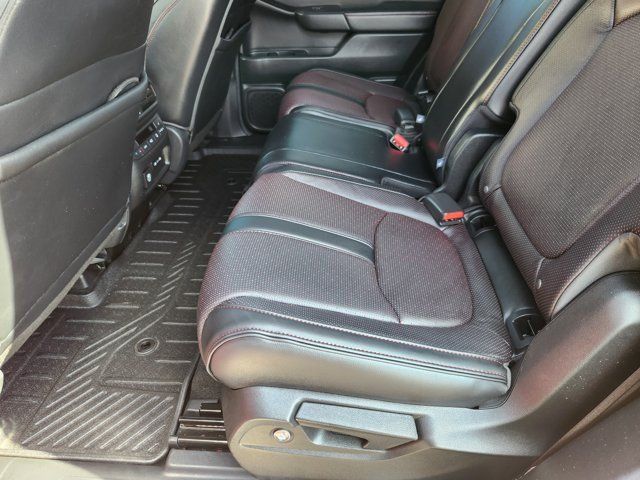 Used 2025 Honda Pilot Black Edition image 30