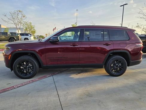 New 2026 Jeep Grand Cherokee L 2WD image 2