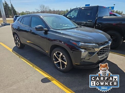 Used 2024 Chevrolet Trax RS w/ Sunroof Package image 2