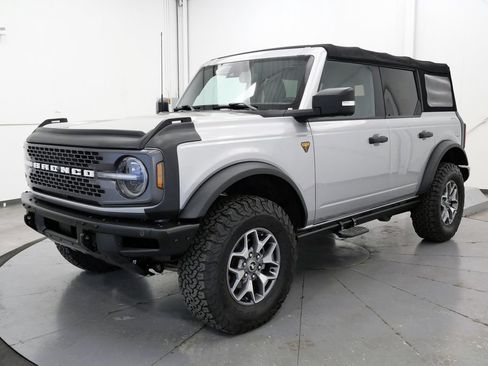 Used 2022 Ford Bronco Badlands AWD/4WD image 3