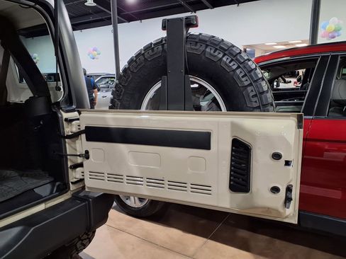 Used 2017 Jeep Wrangler Unlimited Rubicon w/ Connectivity Group image 21