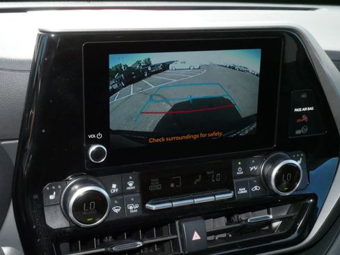 Certified 2026 Toyota Highlander XLE AWD/4WD image 32