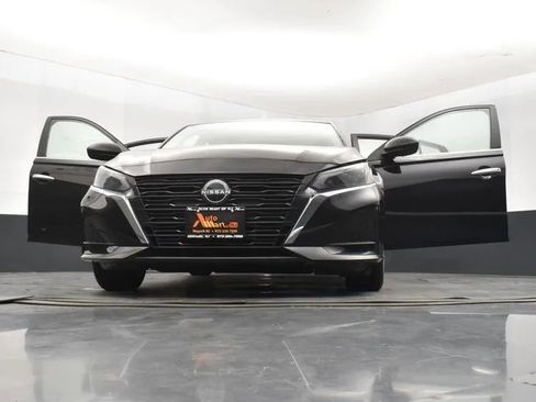 Used 2024 Nissan Altima 2.5 SV image 11