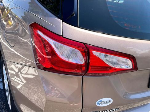 Used 2018 Chevrolet Equinox LS FWD image 28