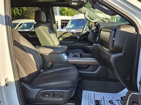 Used 2024 Chevrolet Silverado 2500 High Country w/ High Country Premium Package image 17