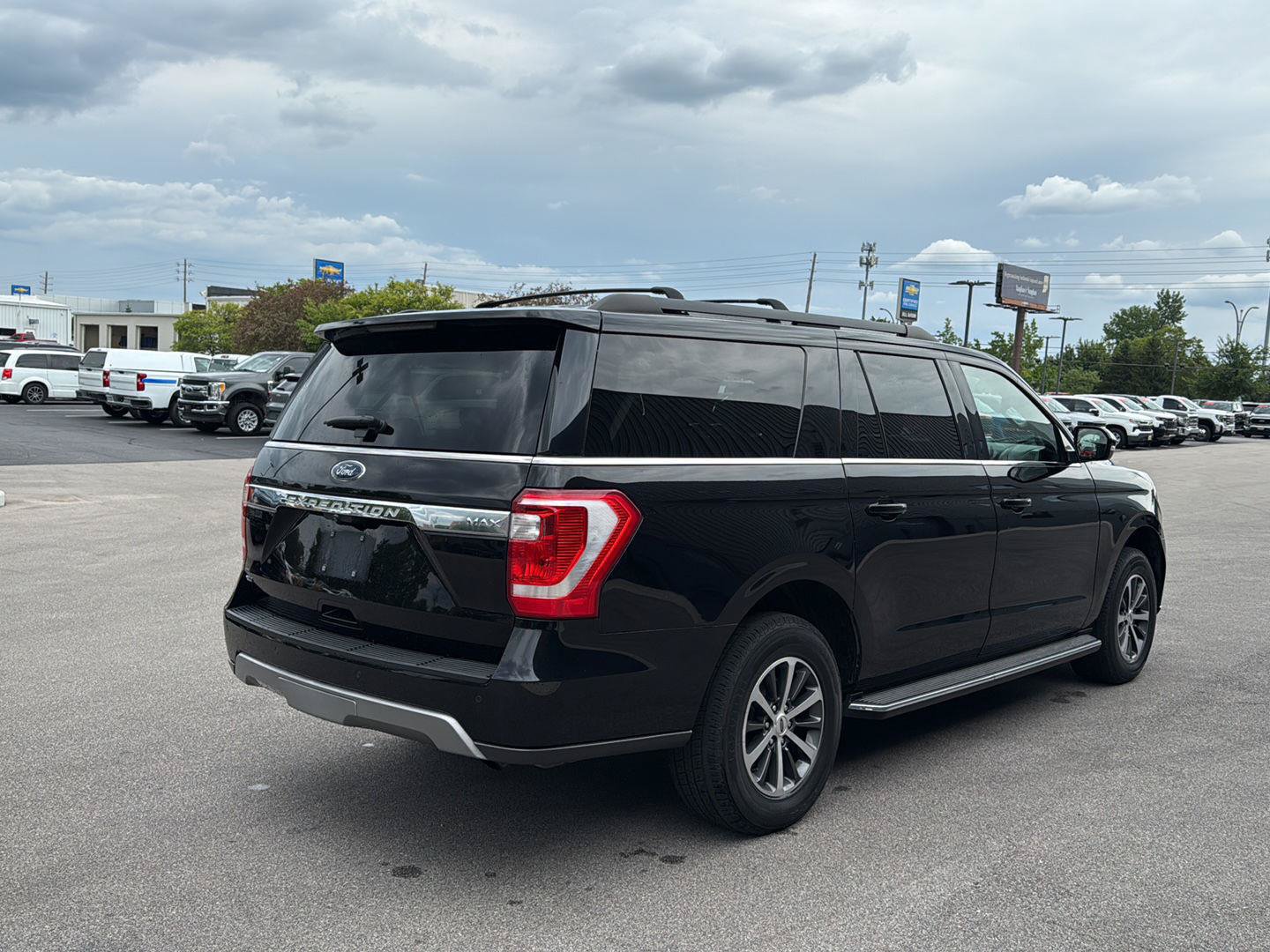 Used 2021 Ford Expedition Max XLT AWD/4WD image 3