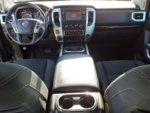Used 2017 Nissan Titan SV image 14