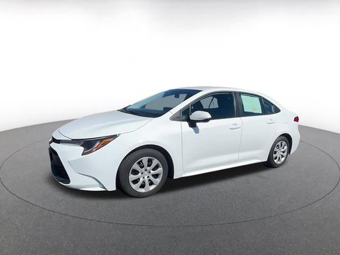 Used 2025 Toyota Corolla LE FWD image 8