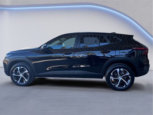 Used 2026 Chevrolet Trax RS w/ Sunroof Package FWD image 3