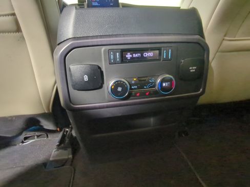 Certified 2024 Ford Expedition Platinum image 16