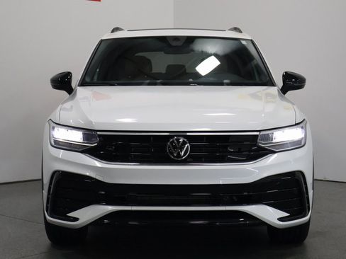 Used 2024 Volkswagen Tiguan SE R-Line image 7
