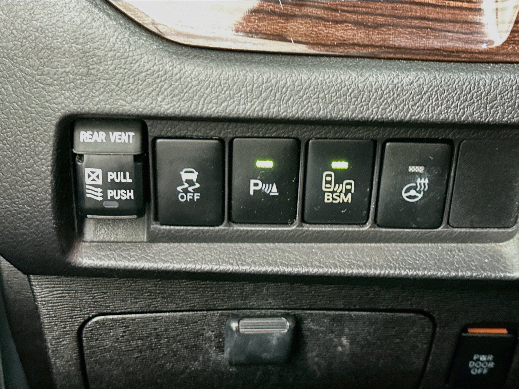 Used 2015 Toyota Sienna Limited AWD/4WD image 17