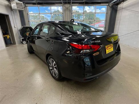 Used 2020 Nissan Versa SV FWD image 3