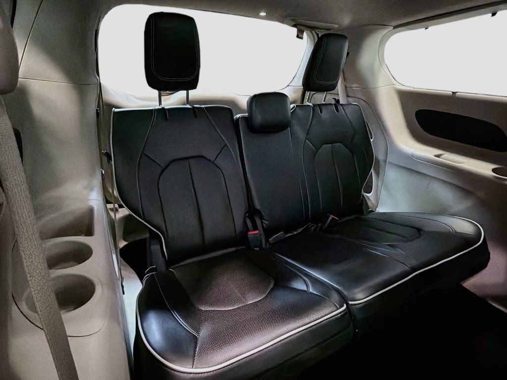 Used 2024 Chrysler Pacifica Limited FWD image 29