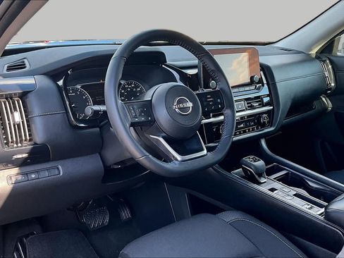 Used 2024 Nissan Pathfinder SV FWD image 18