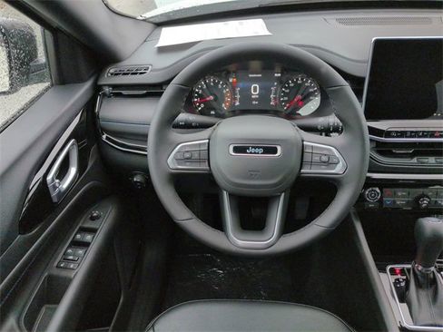 New 2026 Jeep Compass Latitude image 15