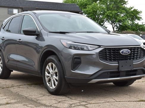 Used 2023 Ford Escape Active AWD/4WD image 3