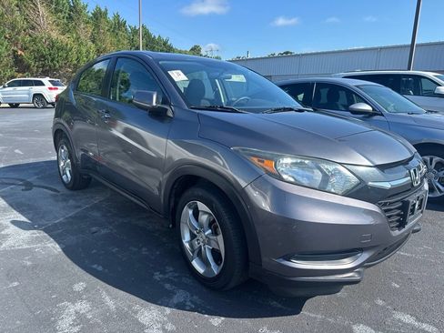 Used 2018 Honda HR-V LX image 2