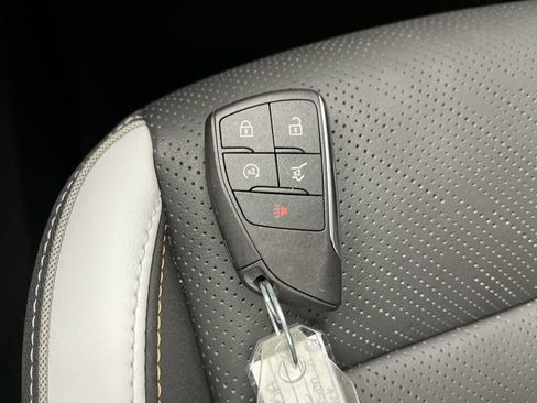 Certified 2025 Buick Envision Sport Touring image 32